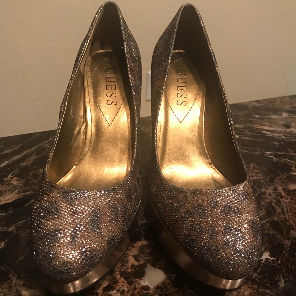 GUESS Golden sparkle leopard print pumps